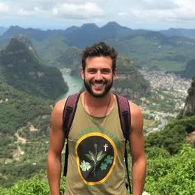 Professora e pesquisadora: conheça a trajetória de Fabi Pilate, primeira promotora trans do Brasil que tomará posse no AM